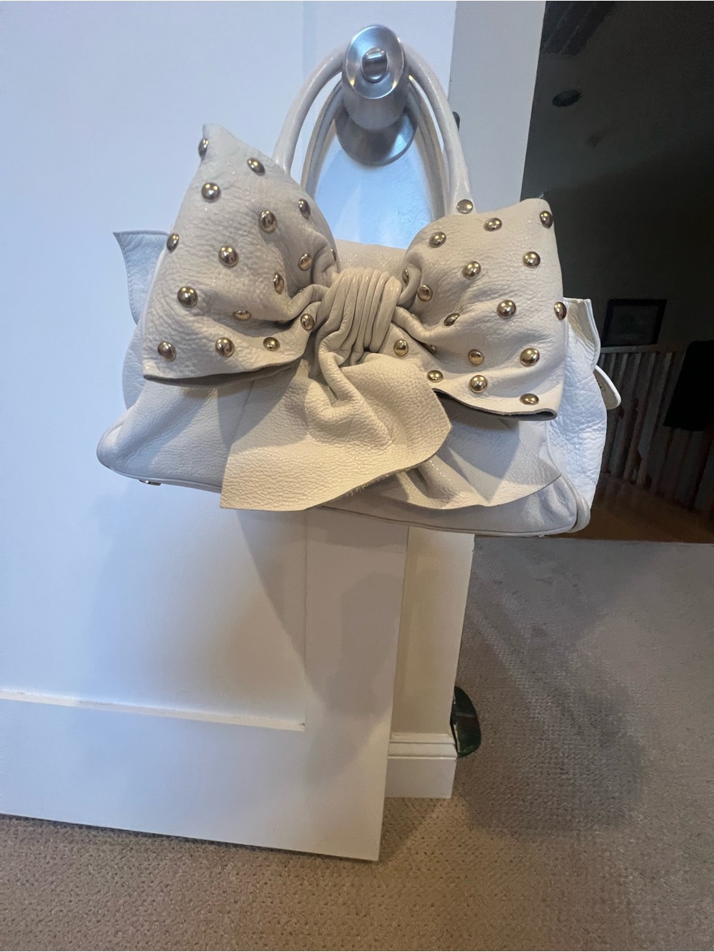RED Valentino White Leather Bow-Front Shoulder Bag with Silver Studs - Picture 5 of 5